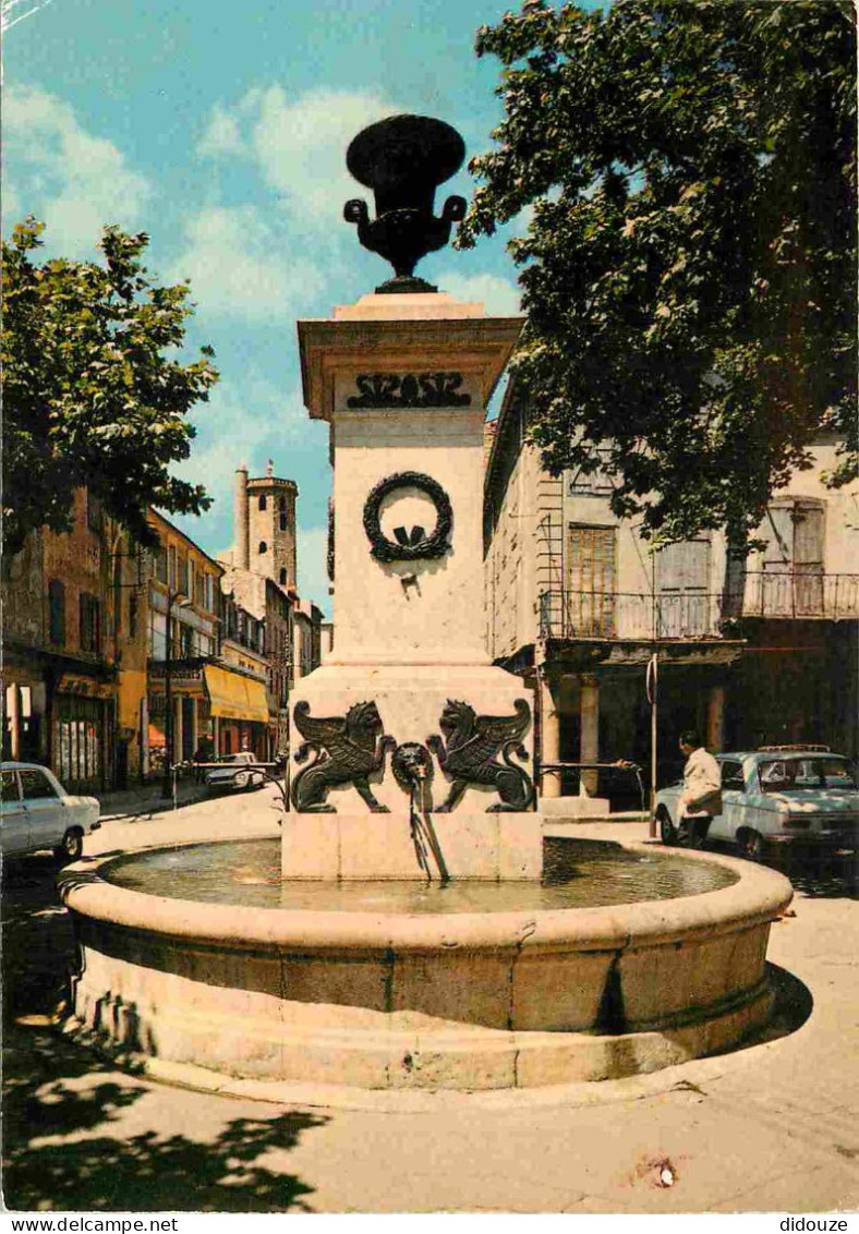 12 - Millau - Fontaine De La Place Du Vieux Marché Et Le Beffroi - CPM - Voir Scans Recto-Verso - Millau