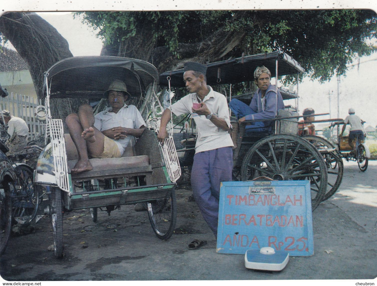 INDONESIE. JAKARTA (ENVOYE DE). " IN YOGYAKARTA TRADITIONAL TRANSPORT IS STILL VERY MUCH ".ANNEE 1985 + TEXTE +TIMBRES. - Indonesien