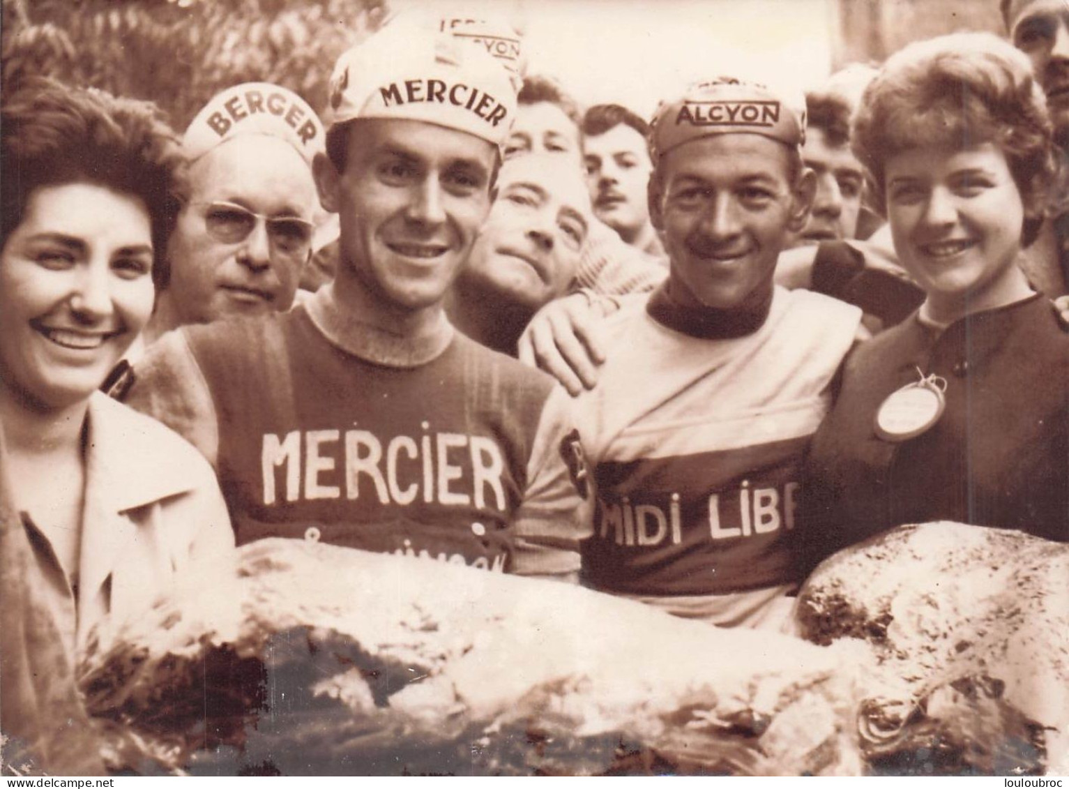 CYCLISME 05/1961 GRAND PRIX DU MIDI LIBRE JOSEPH GROUSSARD VAINQUEUR  ET CAZALA VAINQUEUR ETAPE  PHOTO 18 X 13 CM - Sport