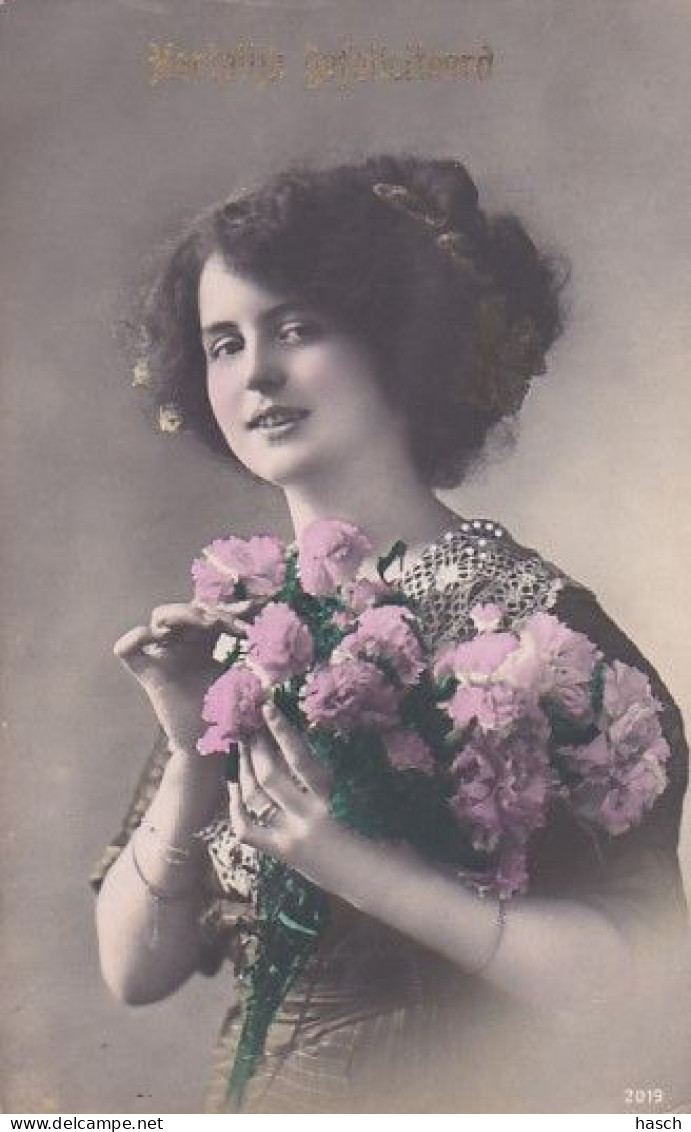 1850	452	Hartelijk Gefeliciteerd Vrouw Met Bloemen.  - Geburtstag