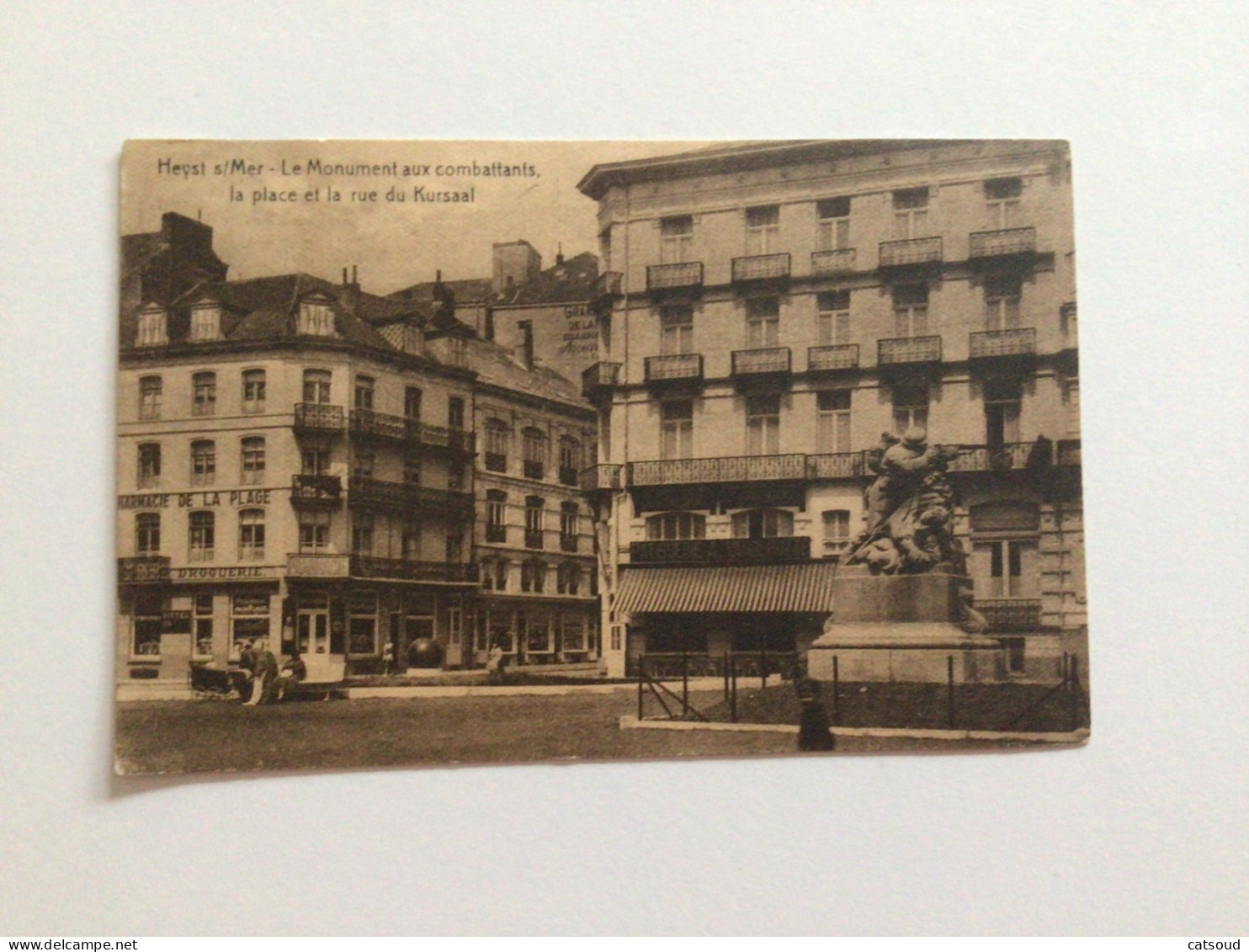 Carte Postale Ancienne Heyst S/Mer Le Monument Aux Combattants. La Place Et La Rue Du Kursaal - Heist