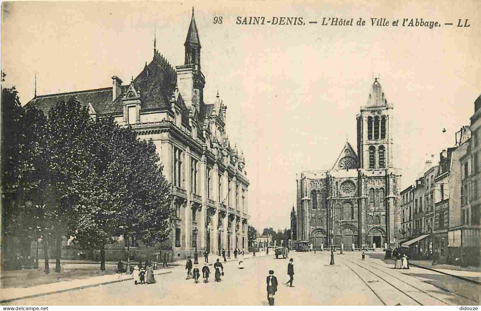 93 - Saint Denis - L'Hotel De Ville Et L'Abbaye - Animée - CPA - Voir Scans Recto-Verso - Saint Denis