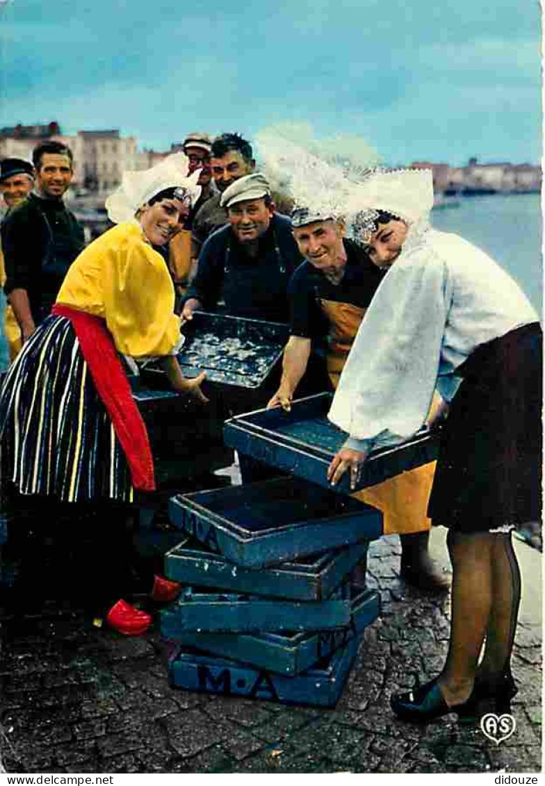 Folklore - Costumes - Vendée - Les Sables D'Olonne - Costumes Sablais - CPM - Voir Scans Recto-Verso - Trachten