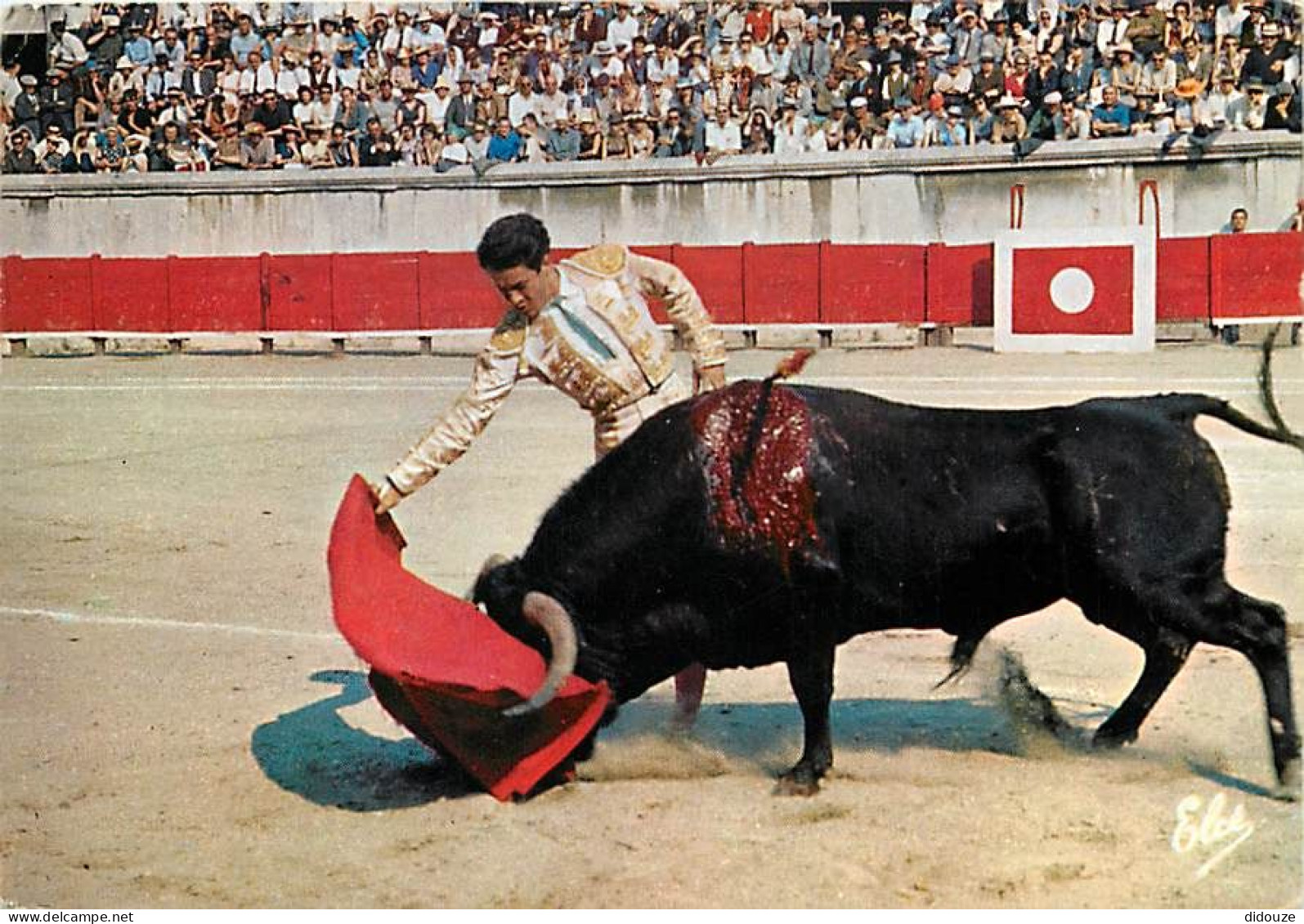 Corrida - Passe De Muleta - Derechazo - Très Bon Derechazo - CPM - Voir Scans Recto-Verso - Corrida