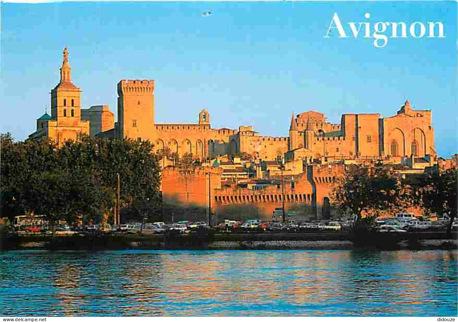 84 - Avignon - Vue Générale - Etat Coups Visible - CPM - Voir Scans Recto-Verso - Avignon