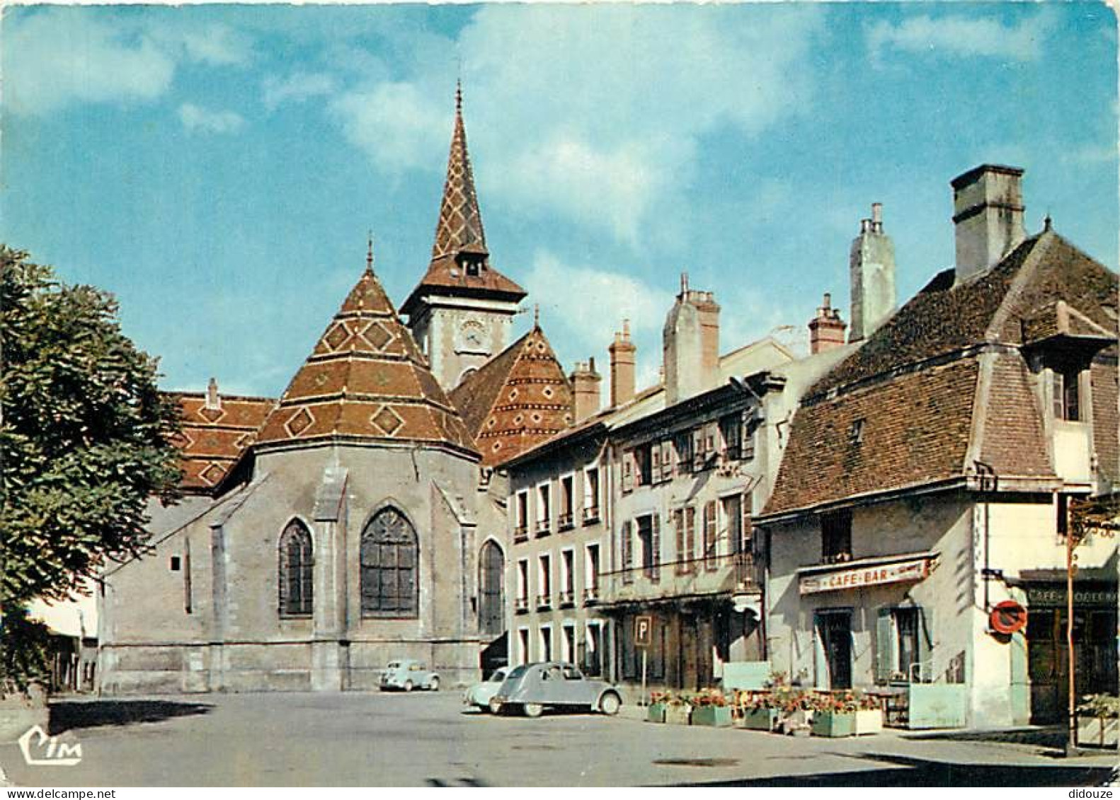 71 - Louhans - Abside De L'Eglise - Place De L'Hotel De Ville - Automobiles - 2CV - CPM - Voir Scans Recto-Verso - Louhans