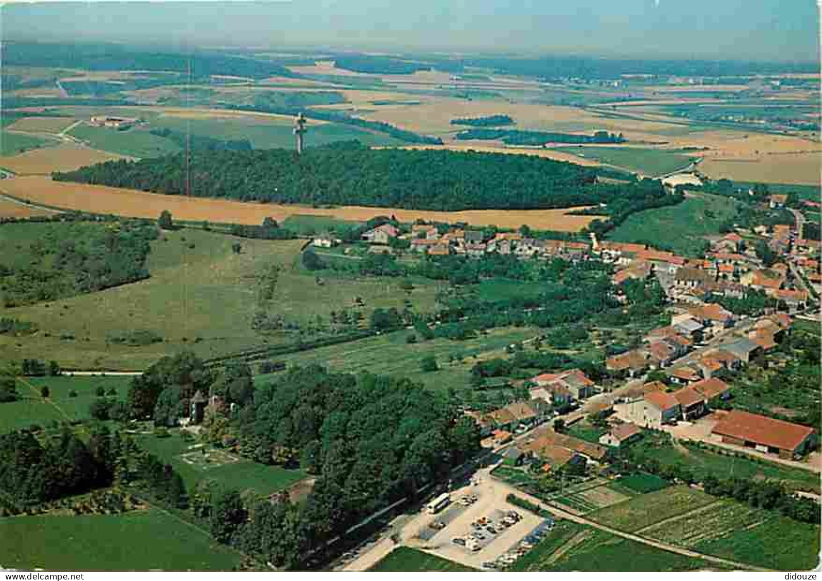 52 - Colombey Les Deux Eglises - Vue Générale Aérienne Avec La Boisserie Demeure Du Général De Gaulle Et Le Mémorial En  - Colombey Les Deux Eglises