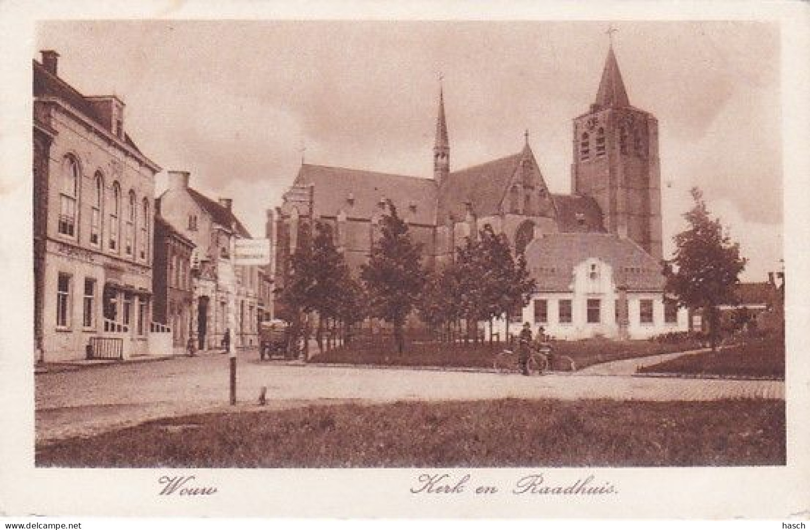 185468Wouw, Kerk En Raadhuis (minuscule Vouwen In De Hoeken) - Other & Unclassified