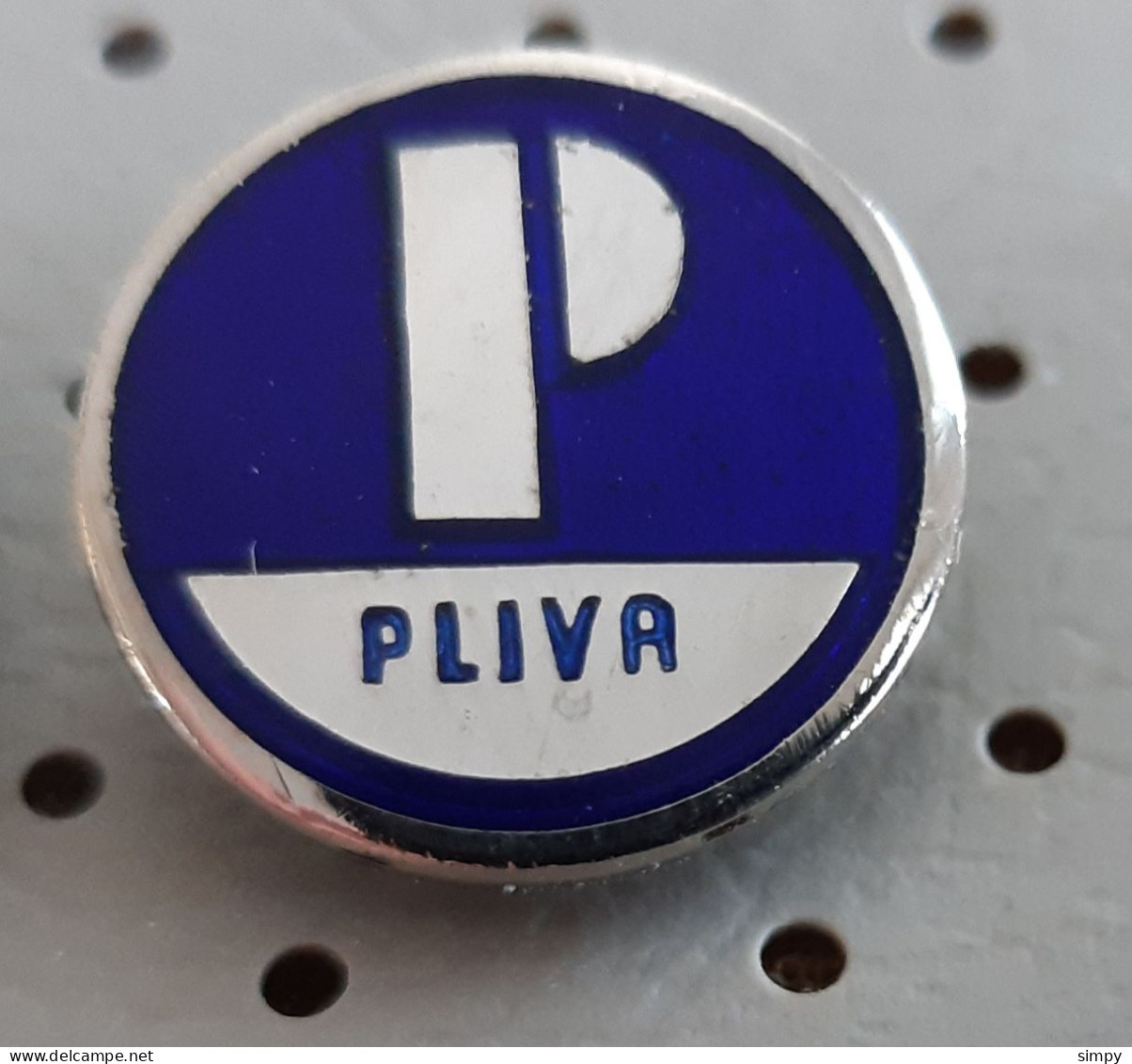 PLIVA Zagreb Pharmacy Medical Croatia Ex Yugoslavia Vintage Enamel Pin - Medizin