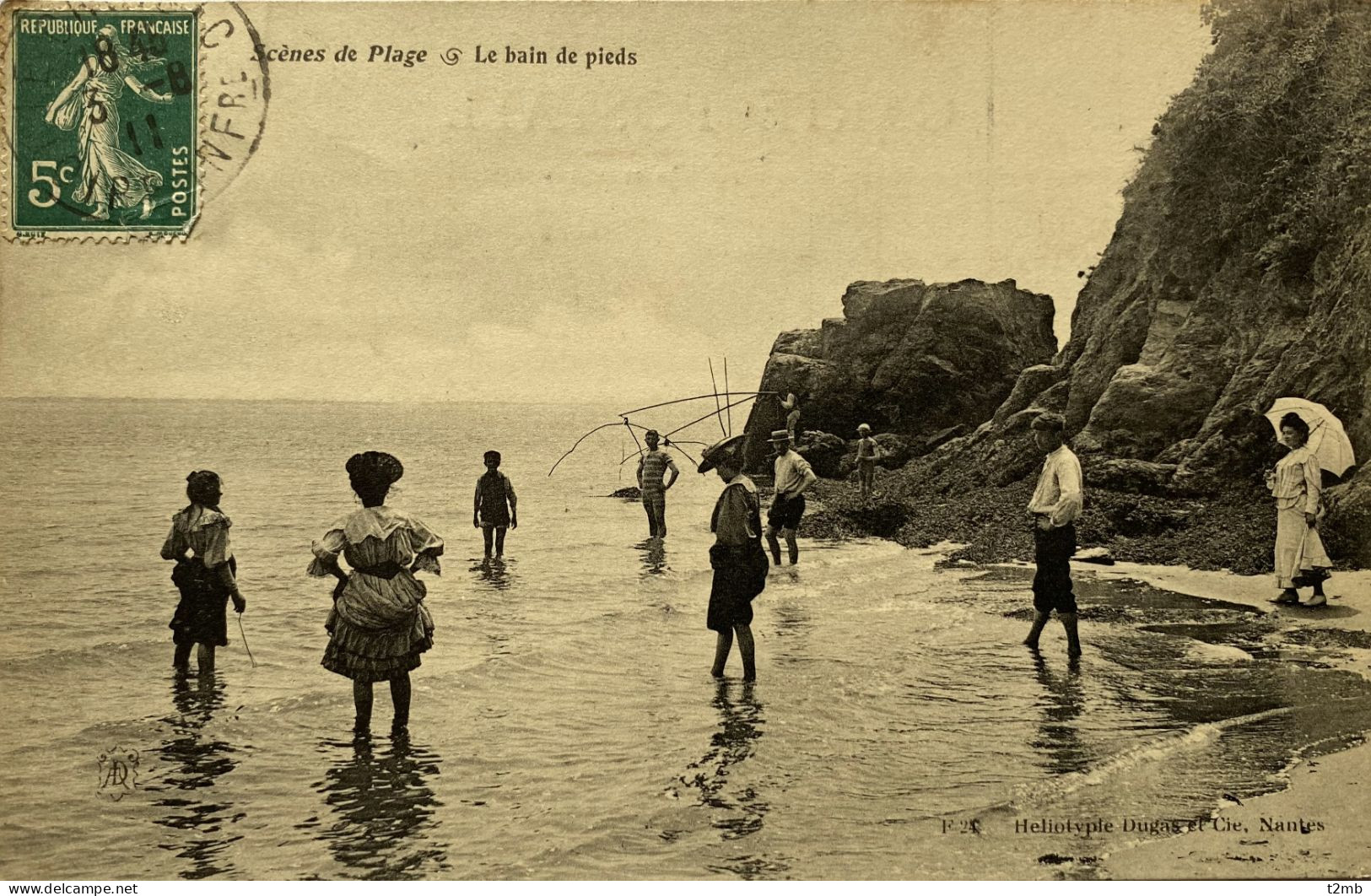 CPA. Scènes De Plage, Le Bain De Pieds - Autres & Non Classés