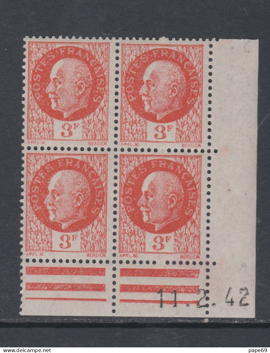 France N° 521 XX : Type Mal Pétain : 3 F.  Orange En Bloc De 4 Coin Daté Du 11 . 2 . 42  ; Sans Charnière, TB - 1940-1949