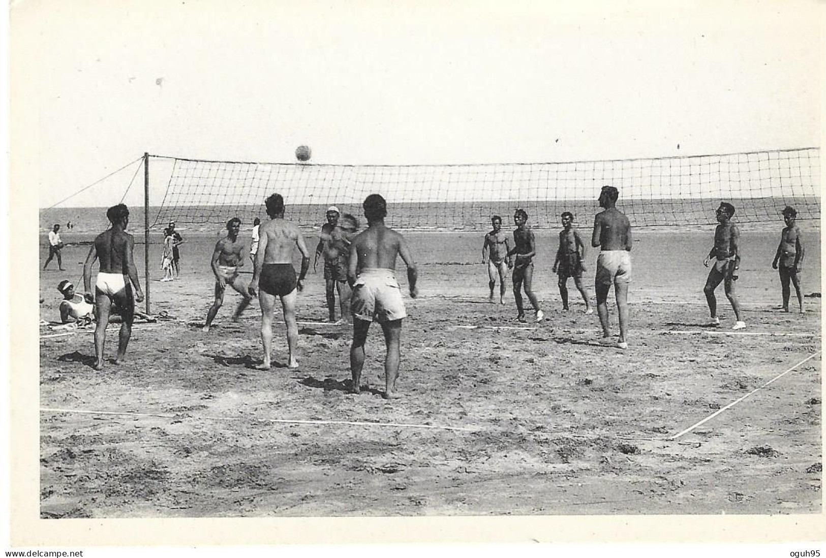 VOLLEY-BALL Sur La Plage - Volleyball