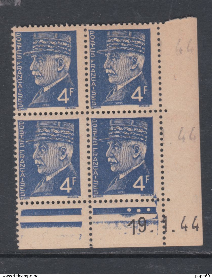 France N° 521 A XX : Type Mal Pétain : 4 F. Bleu En Bloc De 4 Coin Daté Du 19 . 11 . 44  ;3 Pts Blancs Ss Charnière, TB - 1940-1949