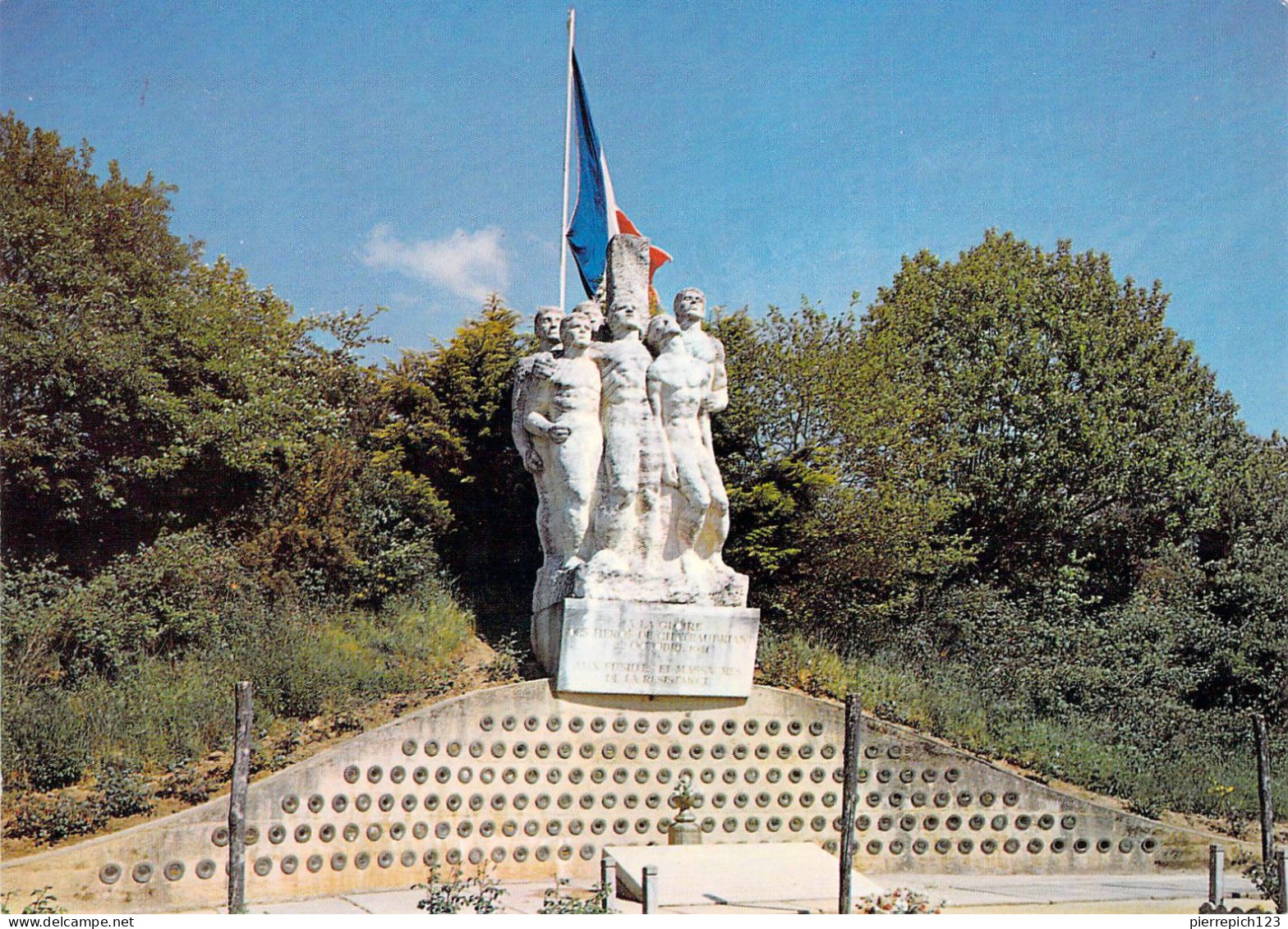44 - Châteaubriant - La Sablière - Monument érigé "Aux Fusillés Et Massacrés De La Résistance" - Châteaubriant