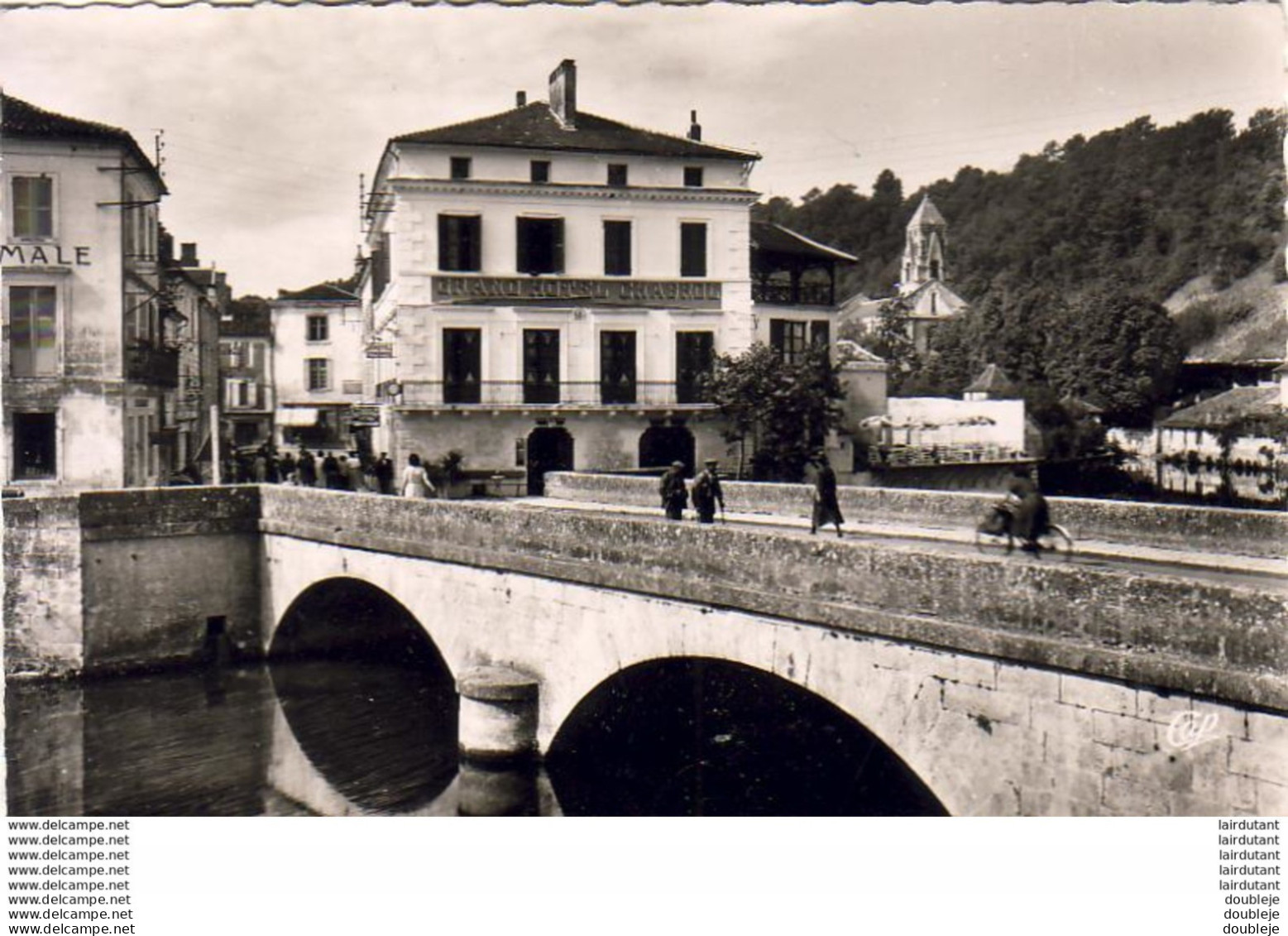 D24  BRANTÔME  Le Pont Sur La Dronne Et Le Grand Hôtel Chabrol - Brantome