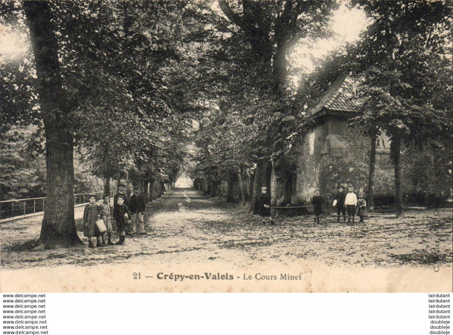 D60  CREPY- EN- VALOIS  Le Cours Minet  ..... - Crepy En Valois