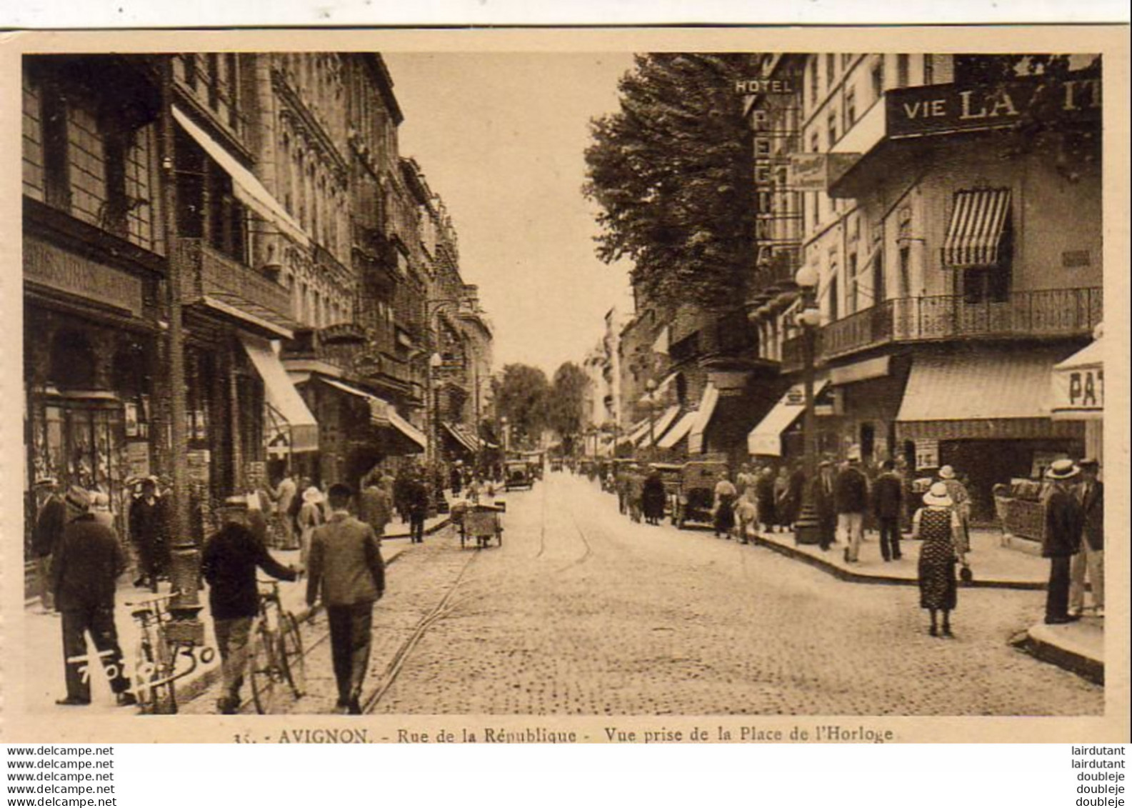 D84  AVIGNON  Rue De La République Vue Prise De La PLace De L'Horloge - Avignon