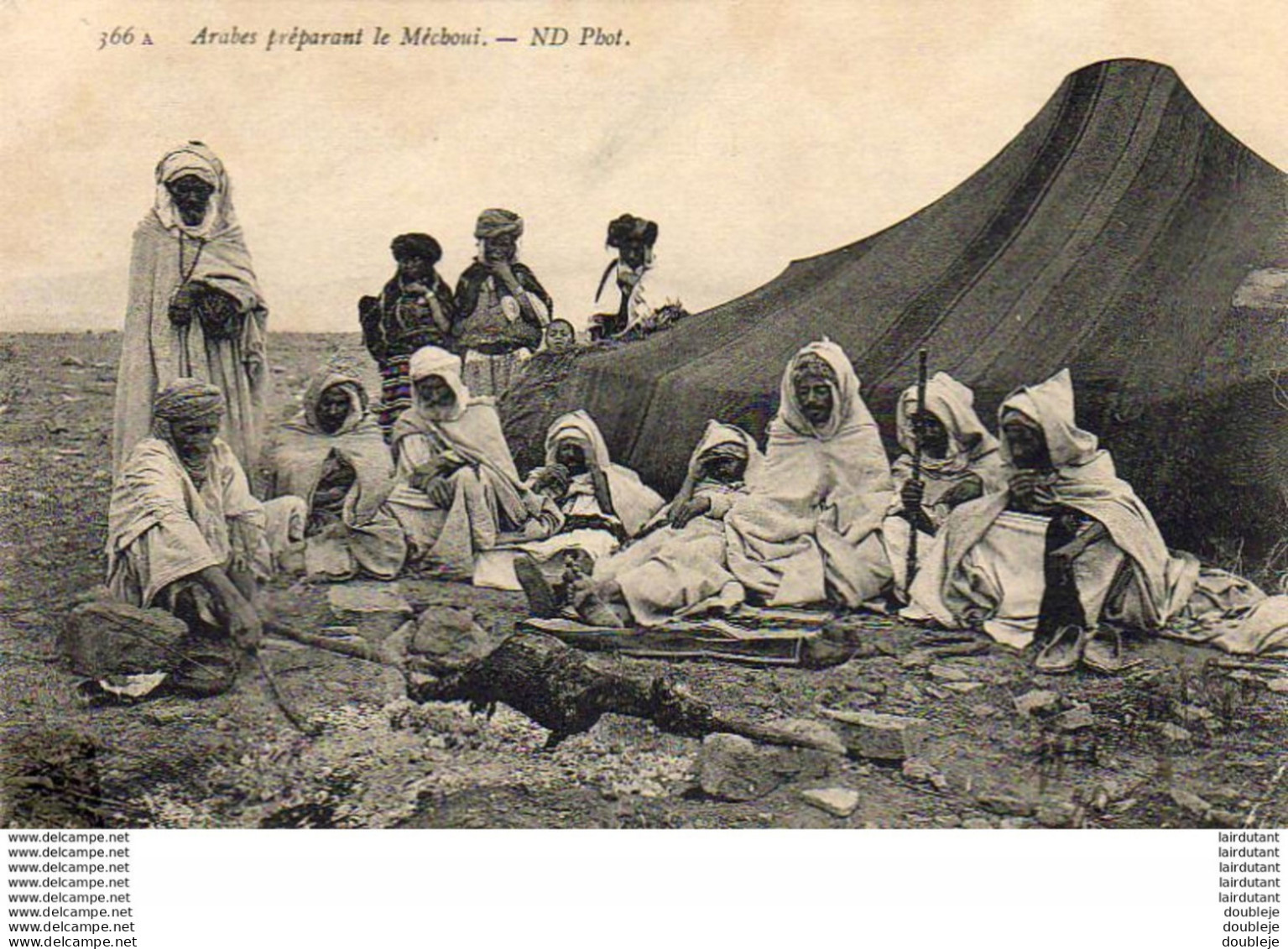 ALGERIE  SCENES ET TYPES  Arabes Préparant Le Méchoui  ..... ( Ref FF1798 ) - Scènes & Types