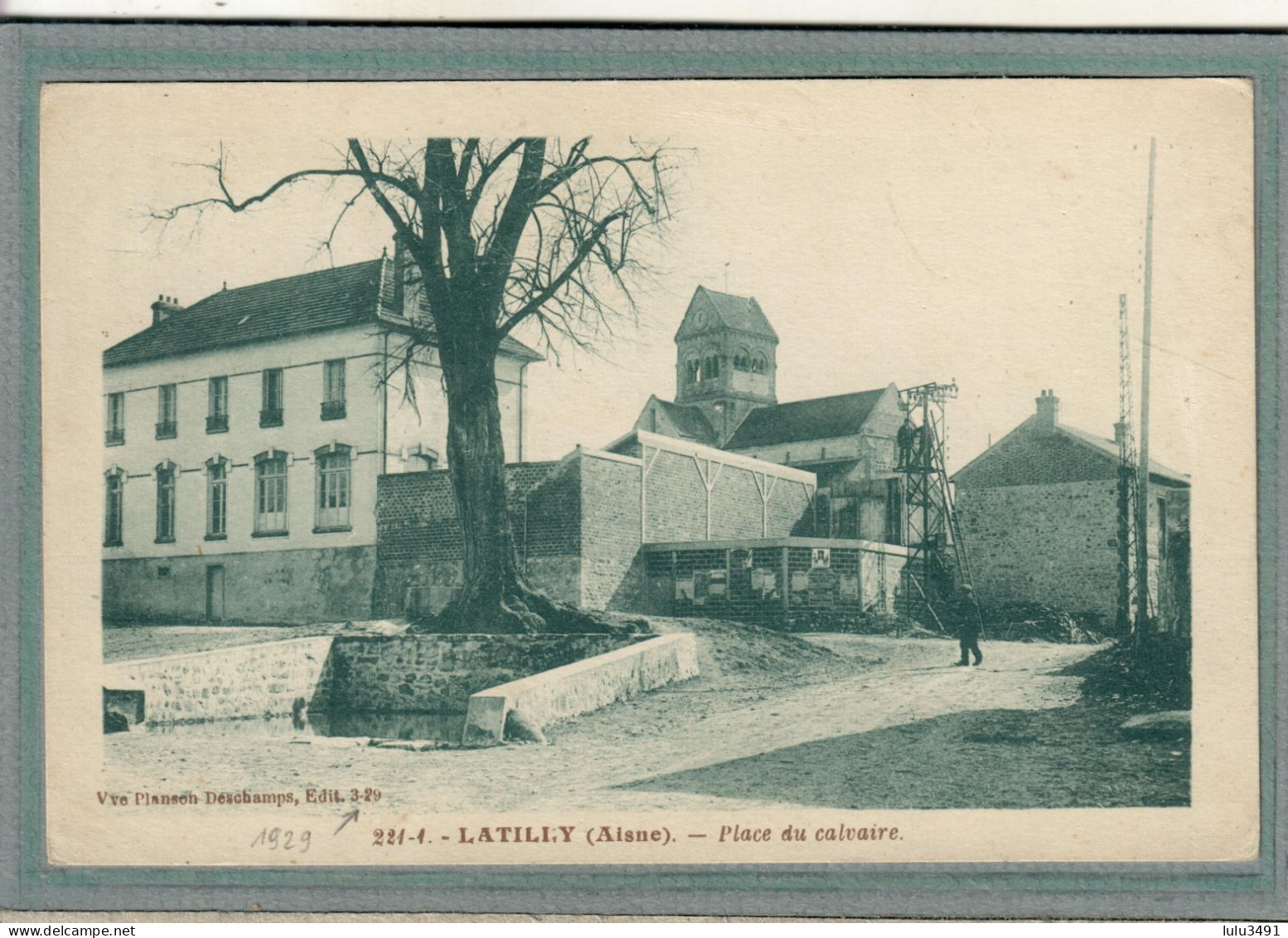 CPA (02) LATILLY - Aspect De La Place Du Calvaire En 1929 - Autres & Non Classés