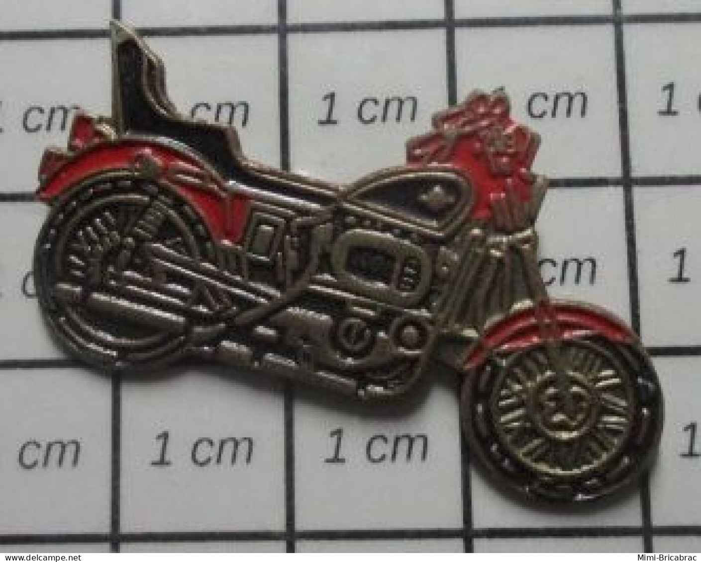 811B  Pin's Pins / Beau Et Rare / MOTOS / GROSSE MOTO ROUTIERE ROUGE ET NOIRE A IDENTIFIER - Moto
