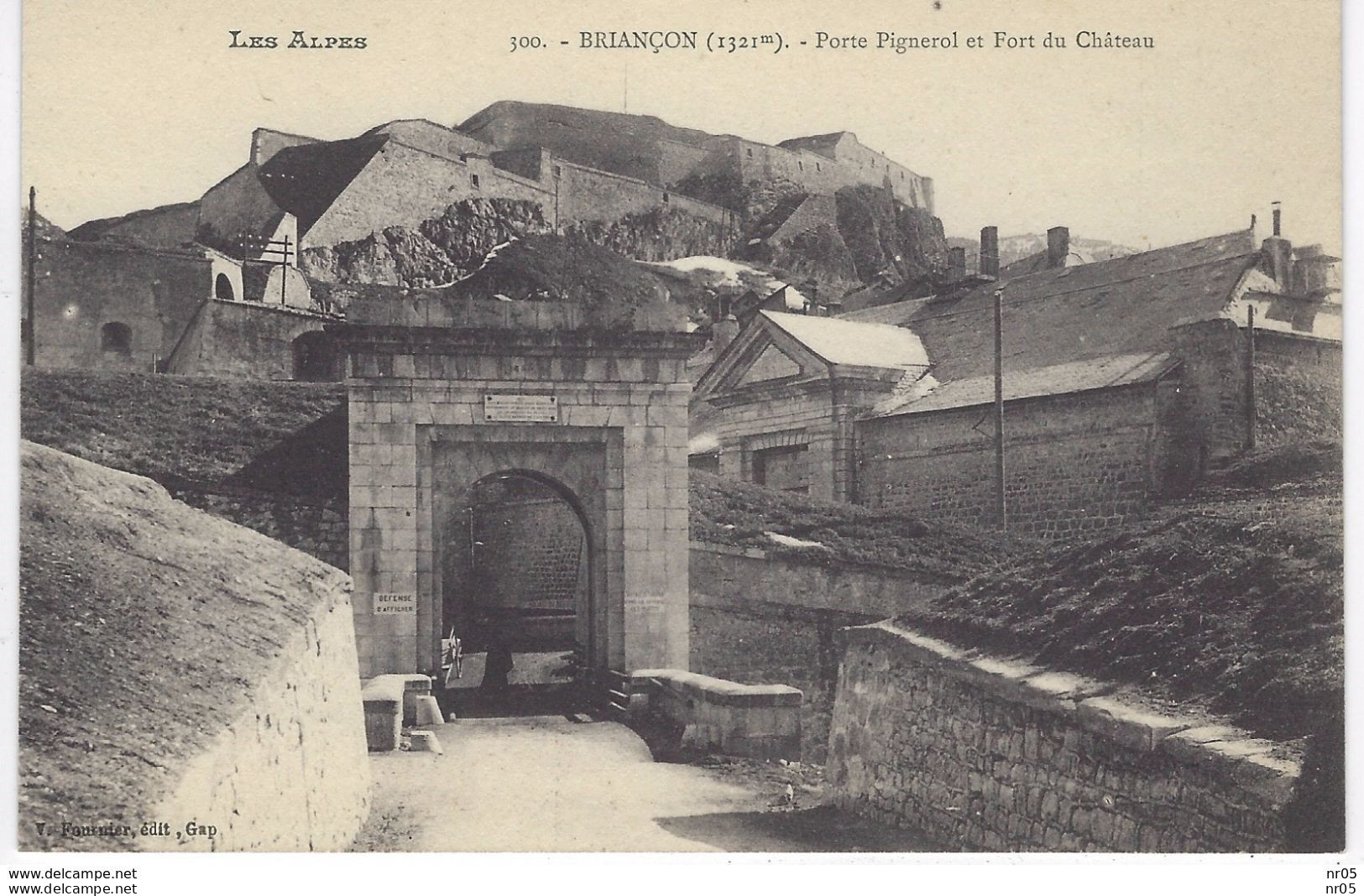 05-  BRIANCON - Porte Pignerol Et Fort Du Chateau    ( Hautes Alpes ) - Briancon
