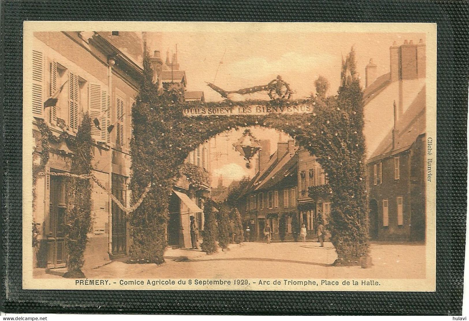 58  PREMERY - COMICE AGRICOLE DU 8 SEPTEMBRE 1929 - ARC DE TRIOMPHE, PLACE DE LA HALLE (ref 2618) - Andere & Zonder Classificatie