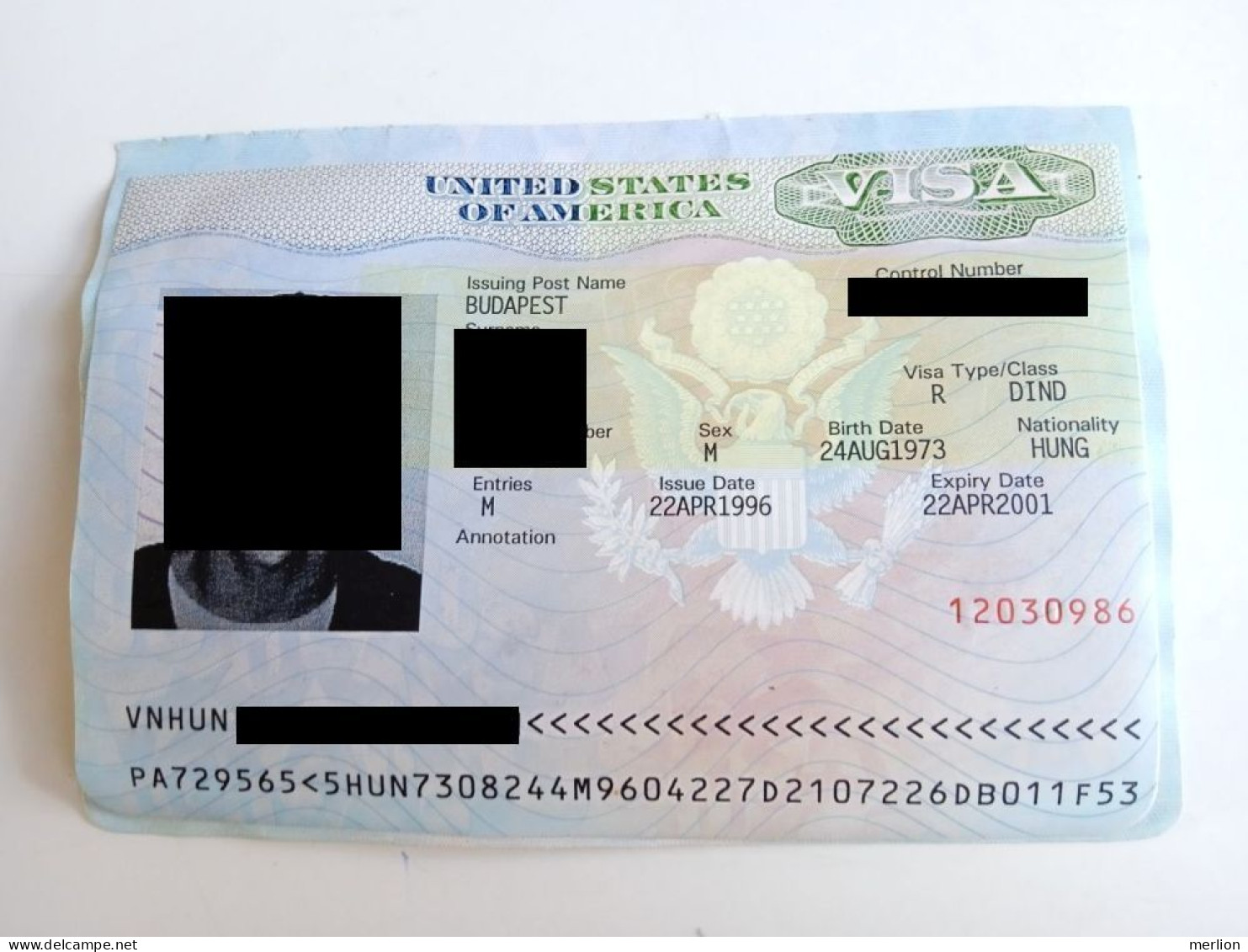 D203030  28  Years Old  USA Visa Removed From An Old Passport 1996 - Historical Documents