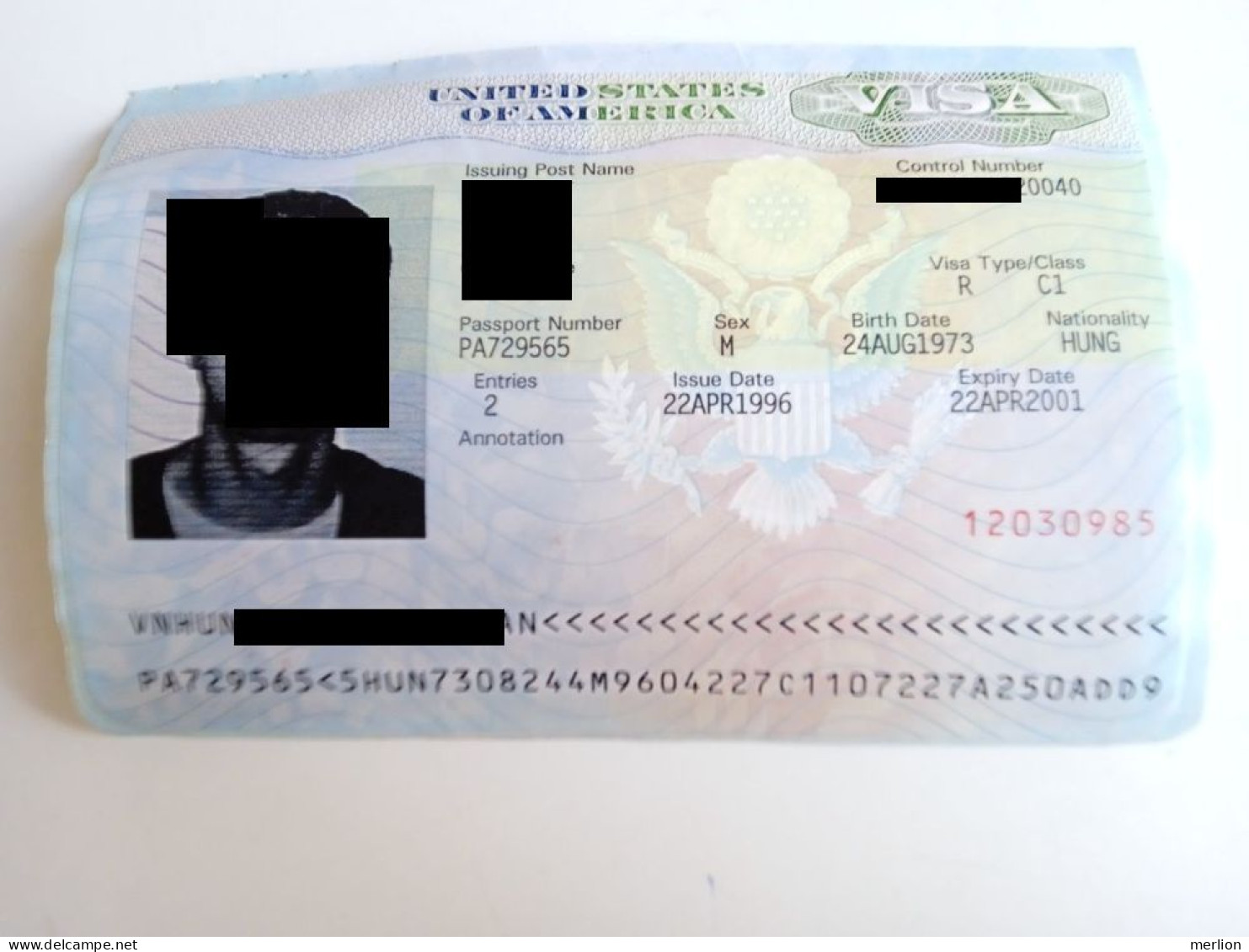D203033  28  Years Old  USA Visa Removed From An Old Passport 1996 - Historische Documenten