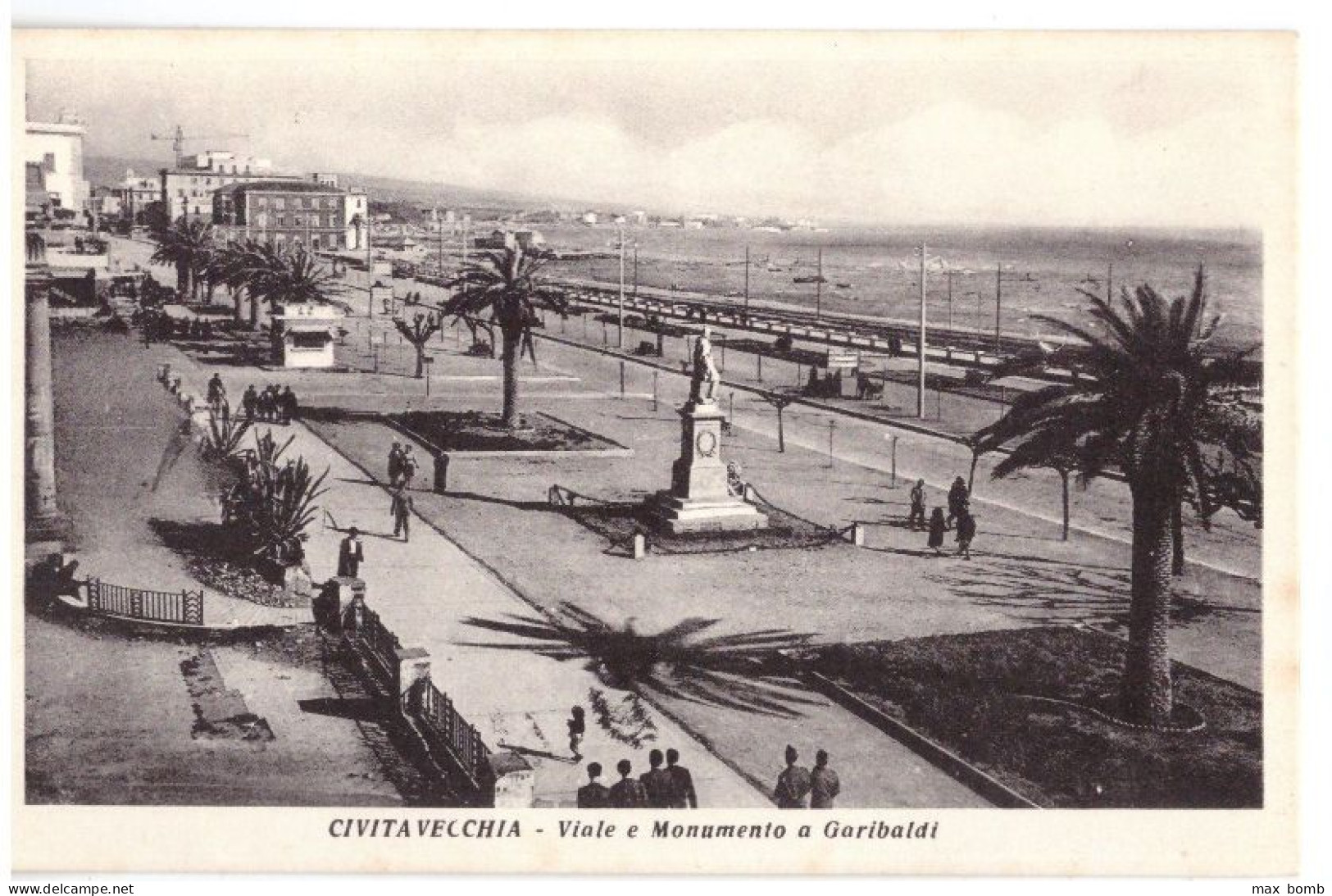 CIVITAVECCHIA 31  - VIALE E MONUMENTO A GARIBALDI   --      ROMA - Civitavecchia