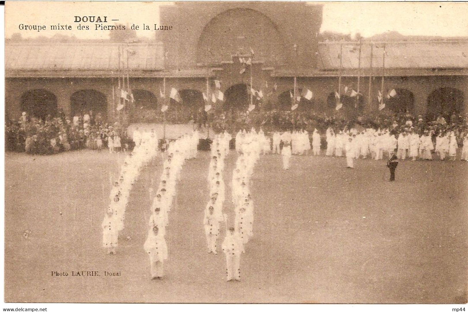 1H10 --- 59 DOUAI Groupe Mixte Des Pierrots De La Lune - Douai