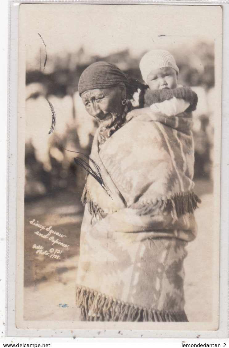 Sioux Squaw And Papoose. Bell Photo. * - Indianer