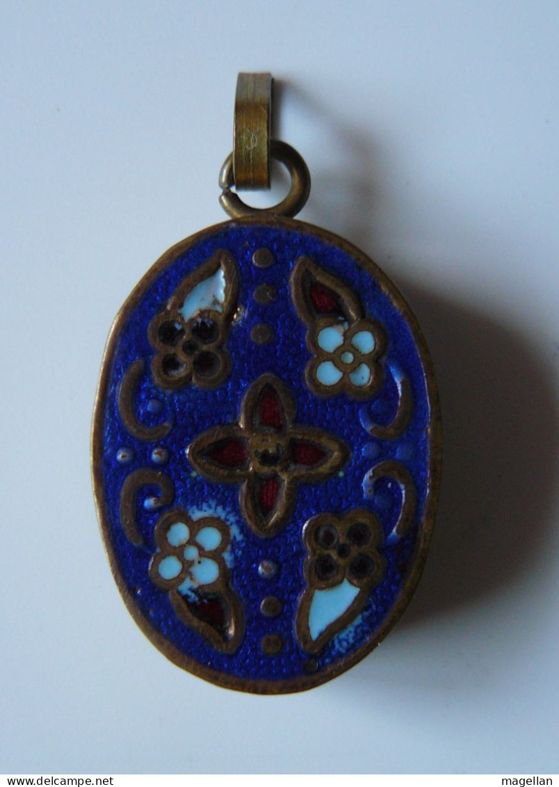 Pendentif "boite Souvenir" En Métal émaillé (voir Description) - Pendentifs