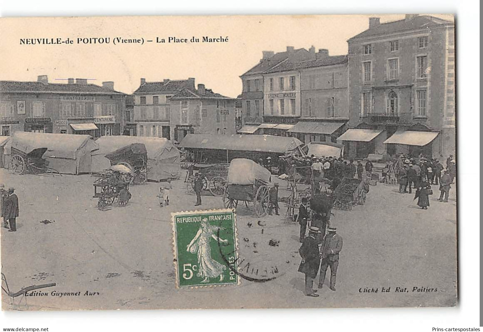 CPA 86 Neuville De Poitou La Place Du Marché - Neuville En Poitou