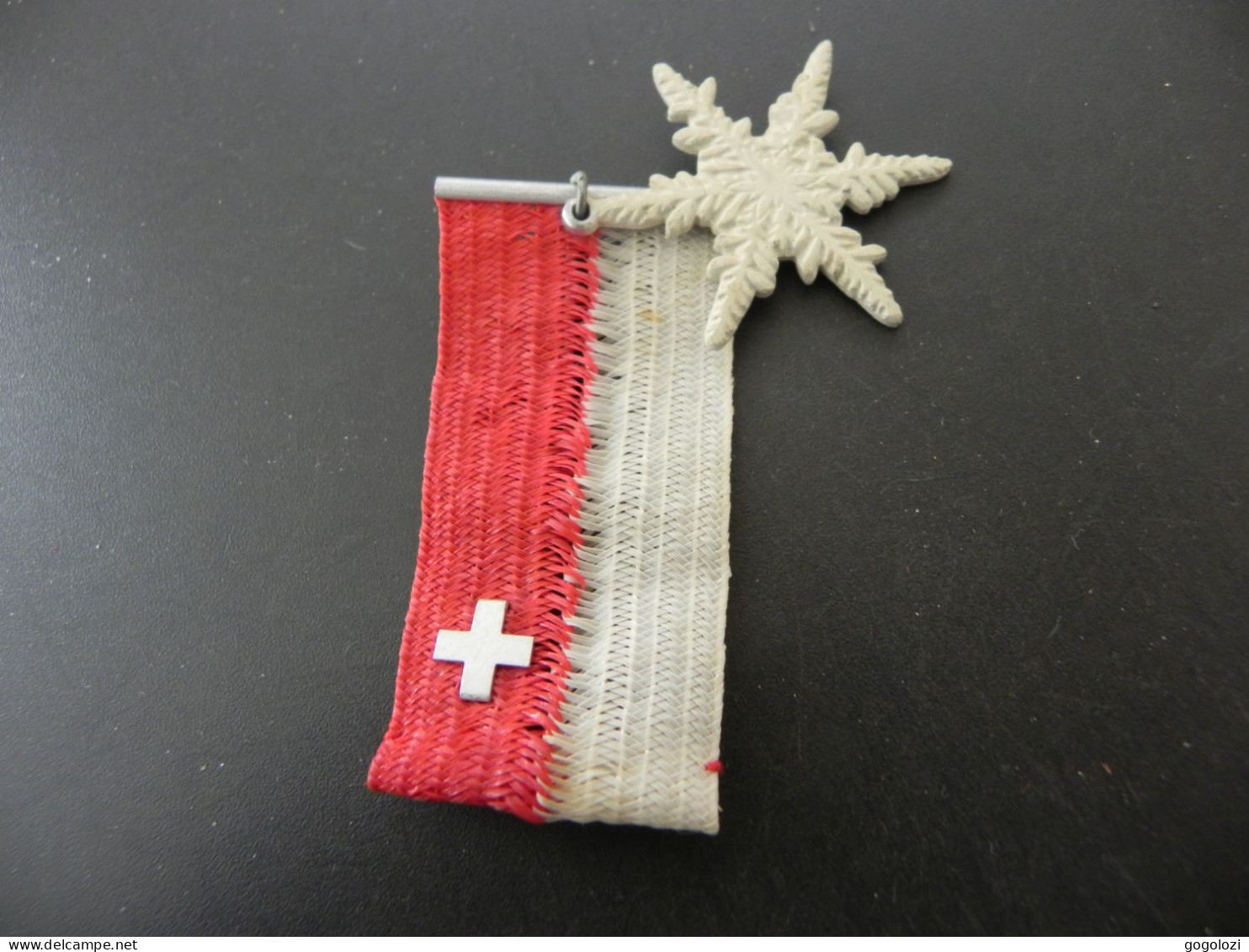 Old Badge Schweiz Suisse Svizzera Switzerland - Winterhilfe 1944 1945 - Unclassified