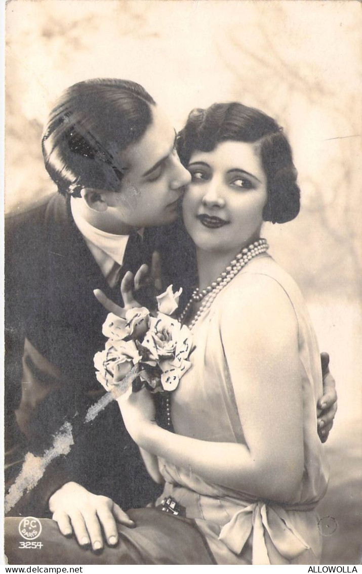 27007 " LA DELICATEZZA DI UN BACIO " (1934) ANIMATA-VERA FOTO-CART. POST.  NON SPED. - Couples