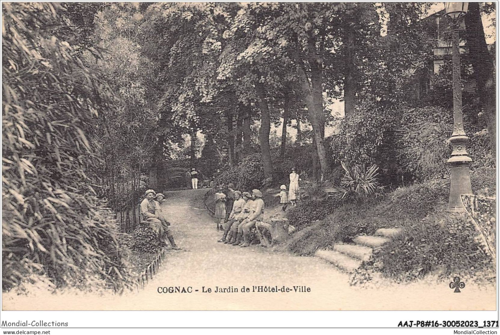 AAJP8-16-0648 - COGNAC - Le Jardin De L'Hôtel De Ville - Cognac