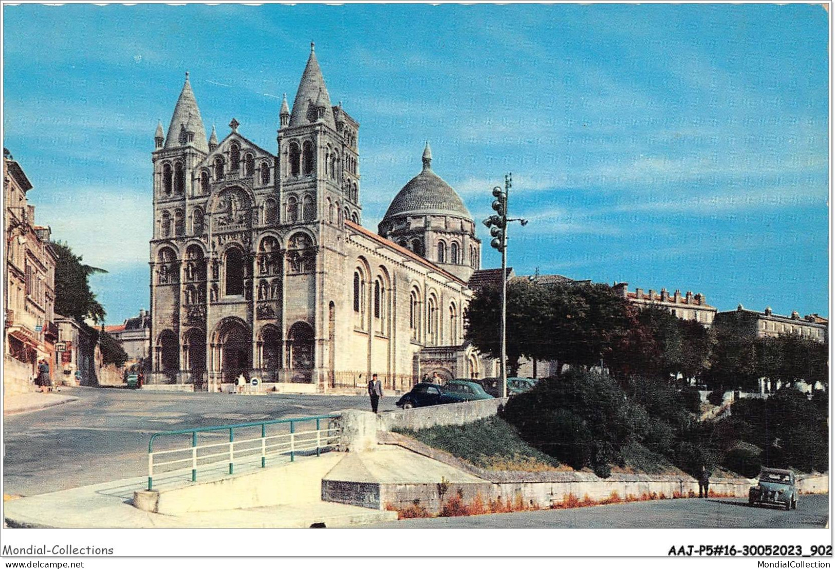 AAJP5-16-0415 - ANGOULEME - Cathédrale Saint-Pierre Et Rempart Desaix - Angouleme