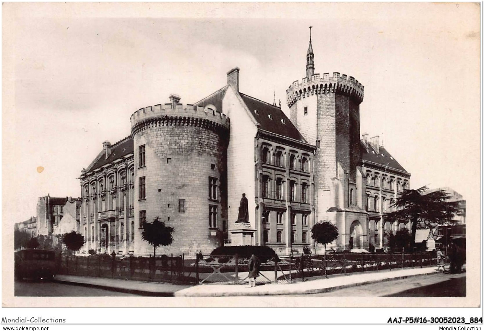 AAJP5-16-0406 - ANGOULEME - L'Hôtel De Ville - Angouleme