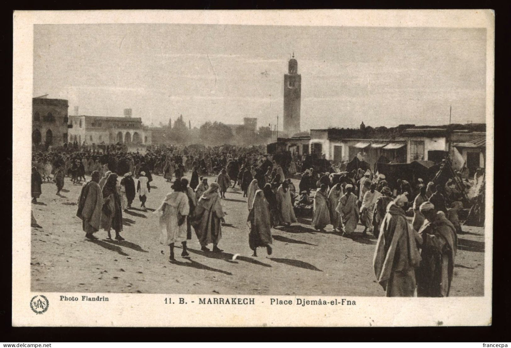 1061 - MAROC - MARRAKECH - Place Djemâ El Fna - Marrakesh