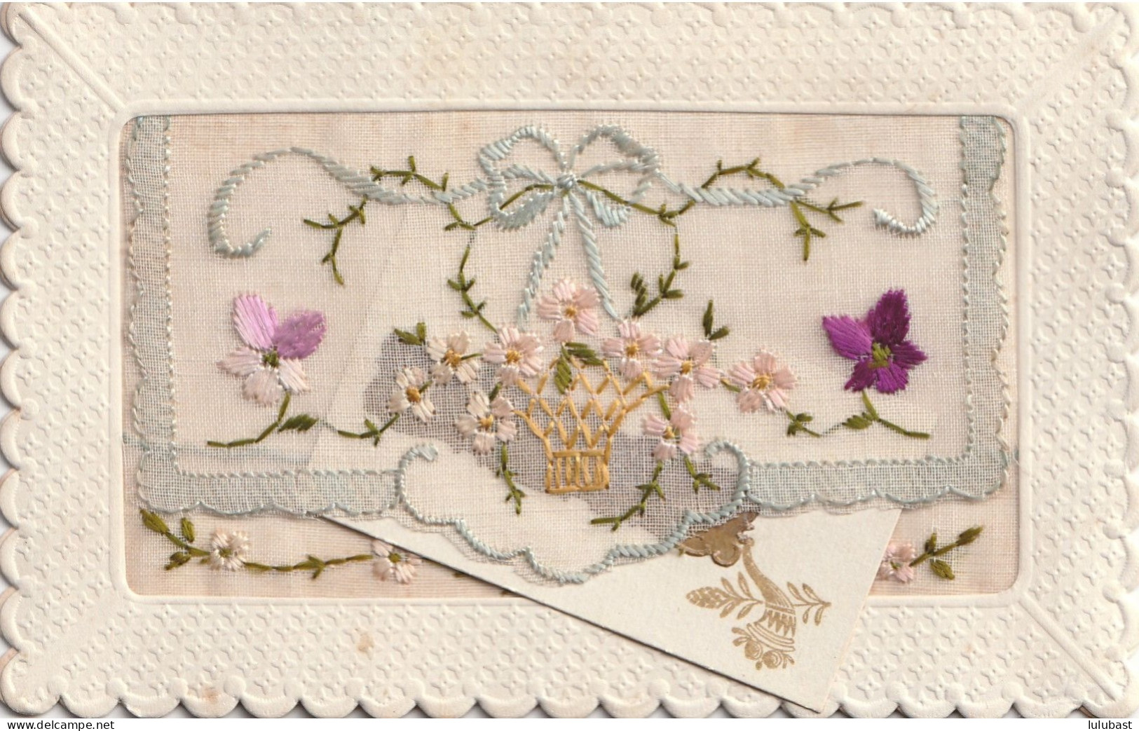 Carte Brodée " Au Panier Fleuri " + Mignonette "Heureux Anniversaire." TTB. - Bestickt