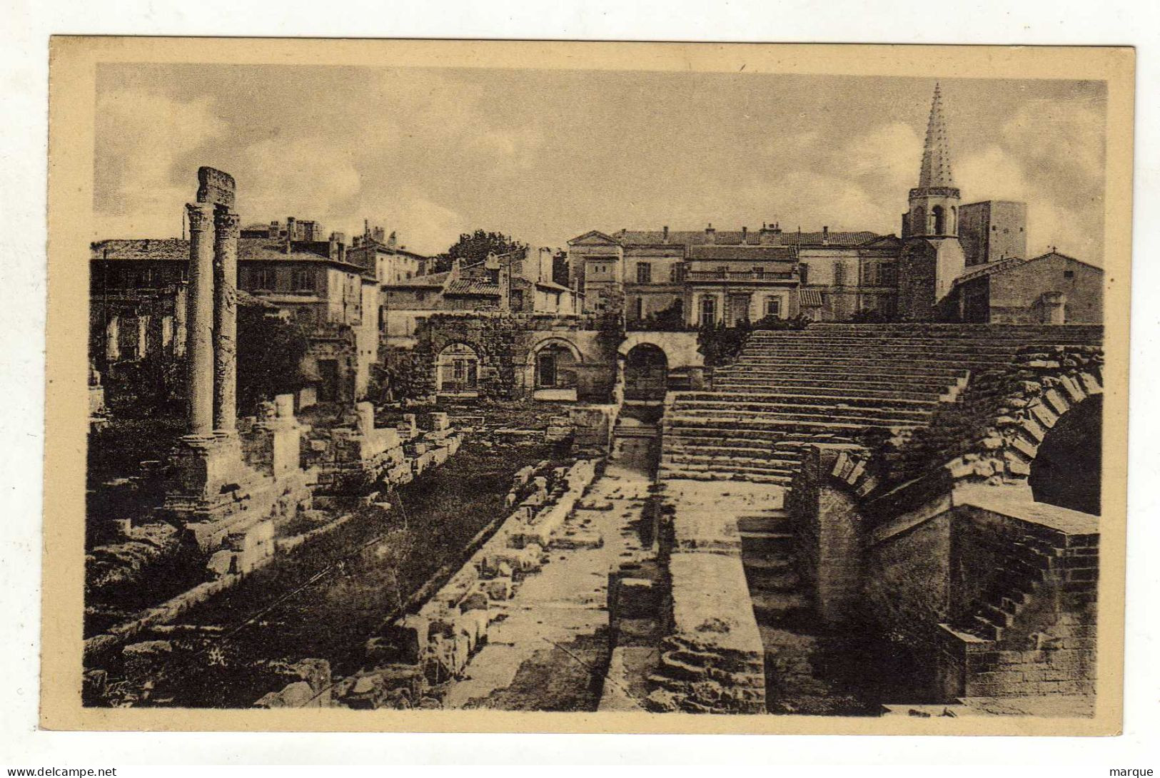 Cpa N° 15 ARLES Le Théâtre Antique - Arles