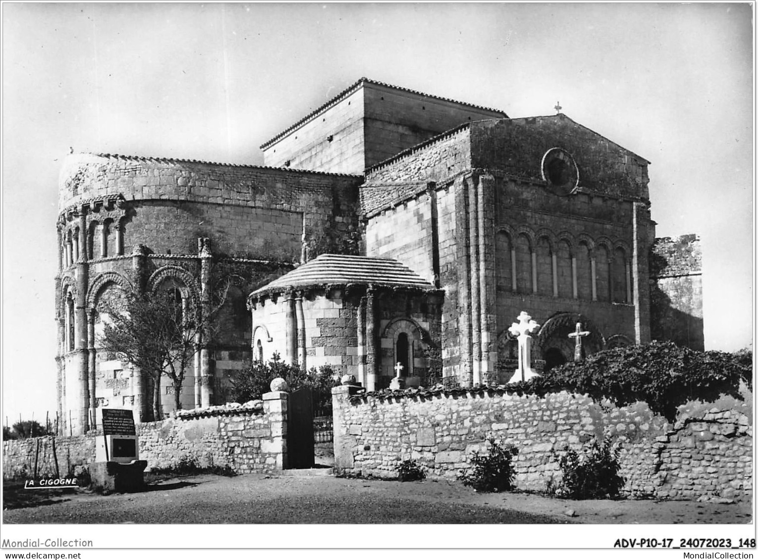 ADVP10-17-0838 - TALMONT - Char-mar - L'église Sainte-radegonde  - Saintes