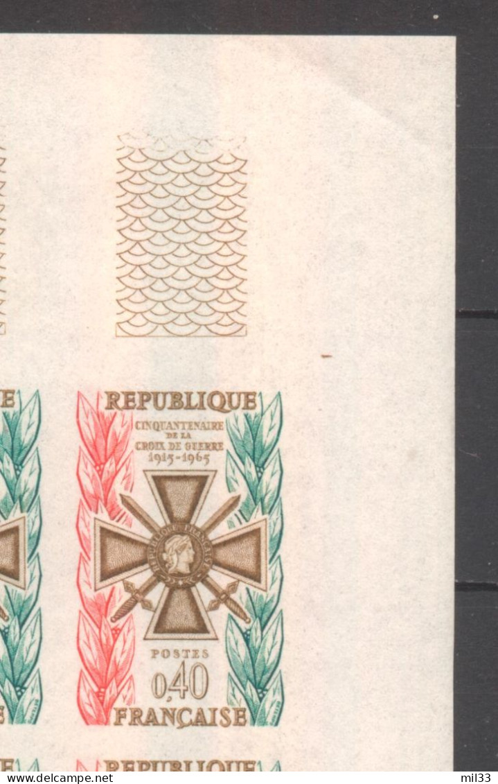 Superbe Coin De Feuille Croix De Guerre YT 1453 De 1965 Sans Trace De Charnière - Non Classés
