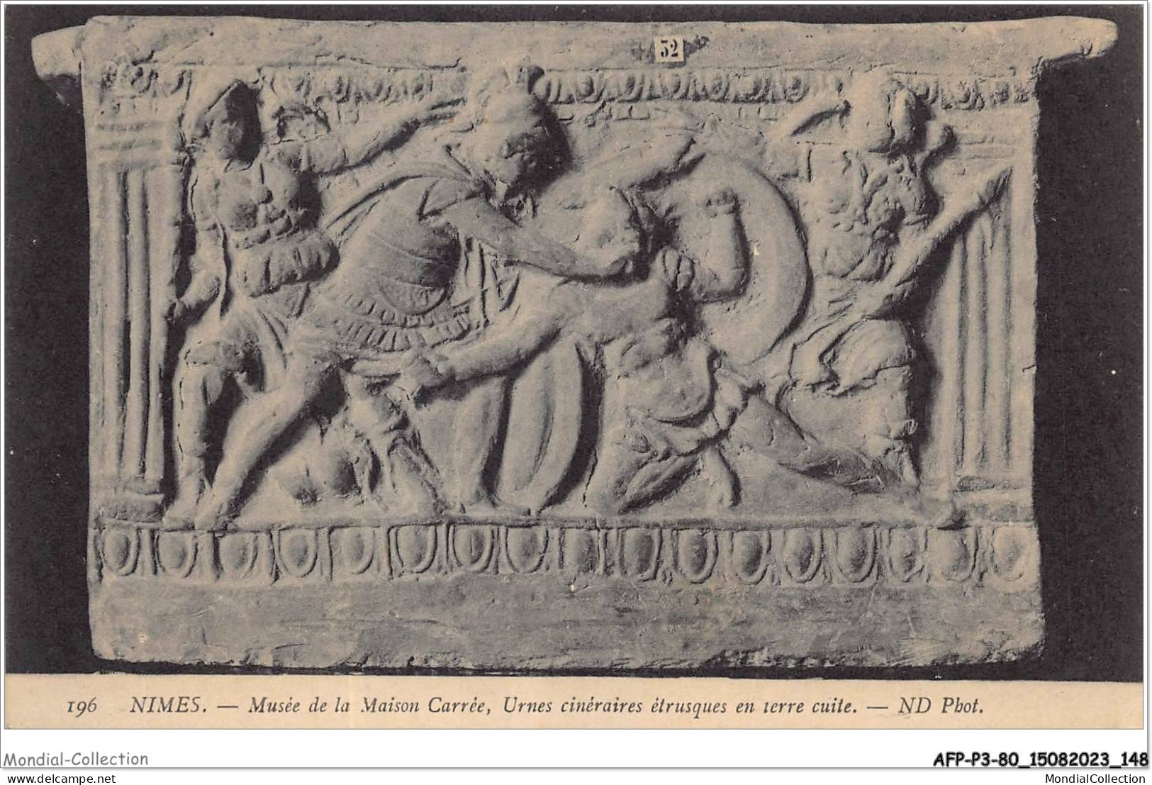 AFPP3-30-0279 - NIMES - Musée De La Maison Carrée - Urnes Cineraires Etrusques En Terre Cuite - Nîmes