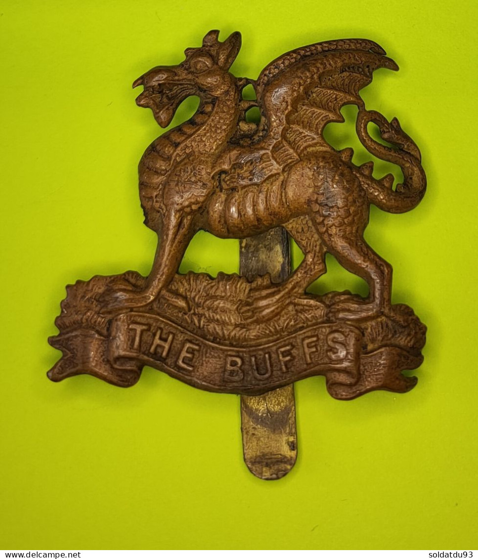 INSIGNE DE CASQUETTE  THE BUFFS EAST KENT REGIMENT - 1914-18