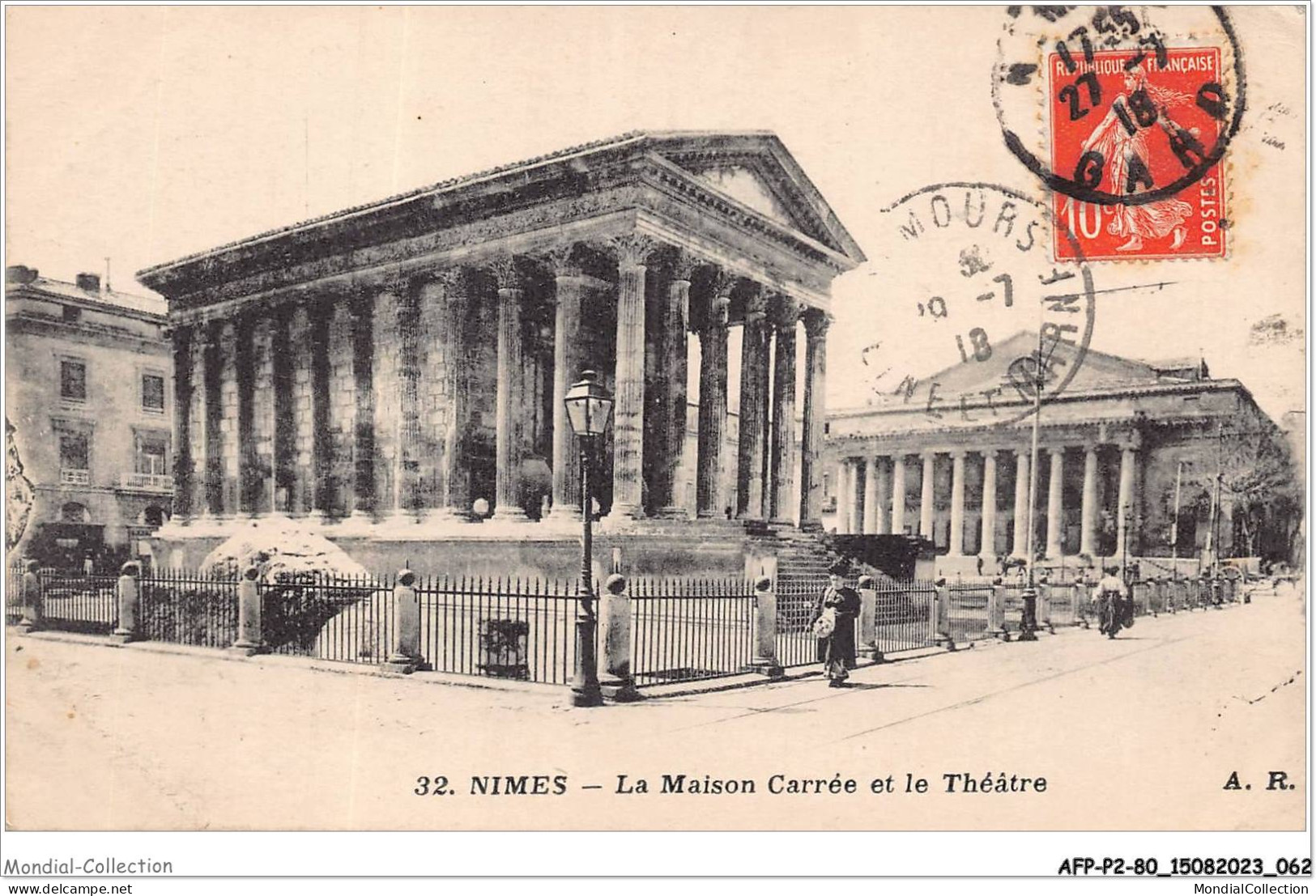 AFPP2-30-0132 - NIMES - La Maison Carrée Et Le Theatre - Nîmes