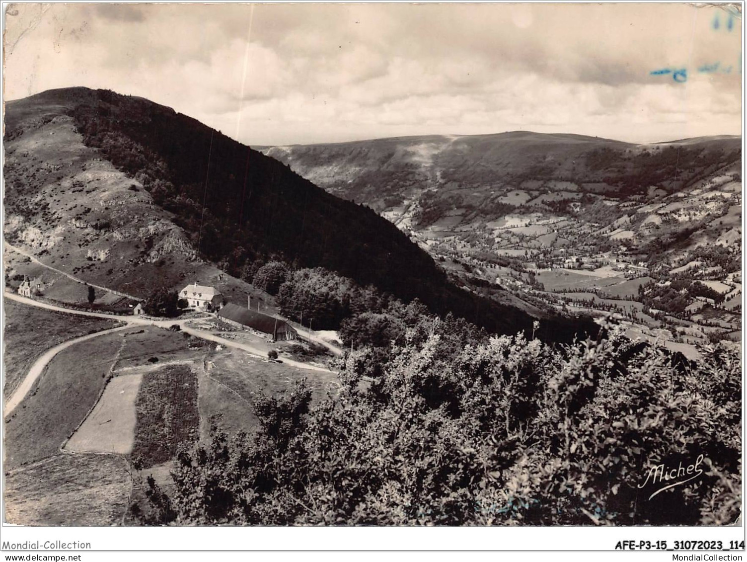 AFEP3-15-0210 - Le Cantal Touristique - Par Michel - Route Touristique MAURIAC - Salers Néronne - Puy-mary  - Mauriac