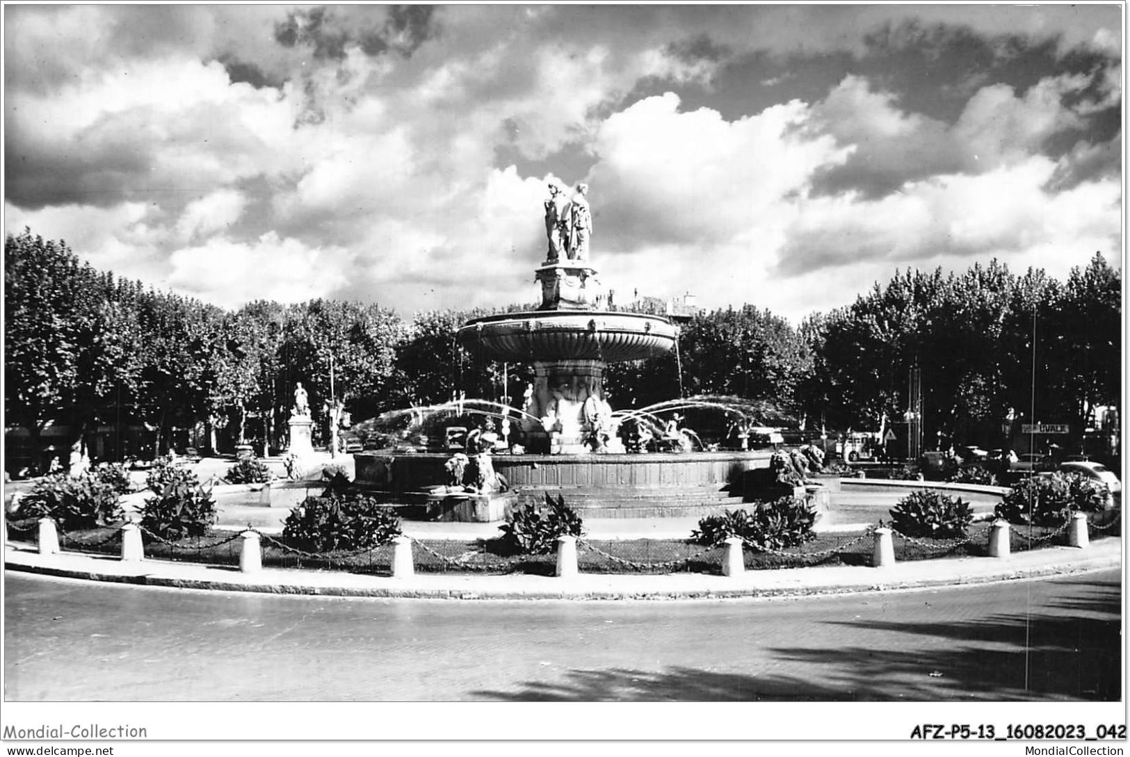 AFZP5-13-0368 - La Cité Du Roy Réné - AIX-en-PROVENCE - La Grande Fontaine Sur La Rotonde - Aix En Provence