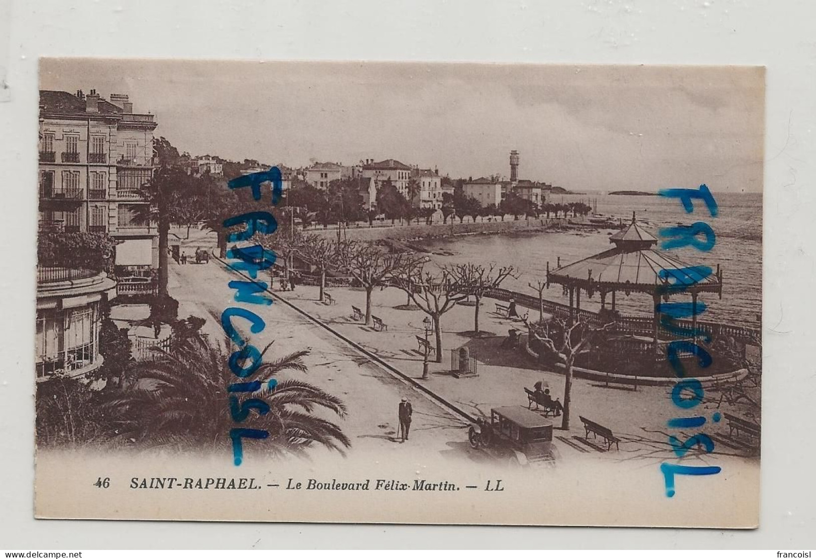 France. Saint Raphaël. Le Boulevard Félix Martin. Kiosque - Saint-Raphaël