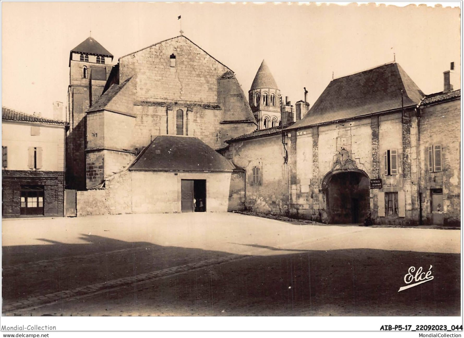 AIBP5-17-0519 - SAINTES - Vieille Eglise  - Saintes